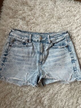American Eagle Outfitters Light Blue Distressed Denim Mom Shorts Size 6